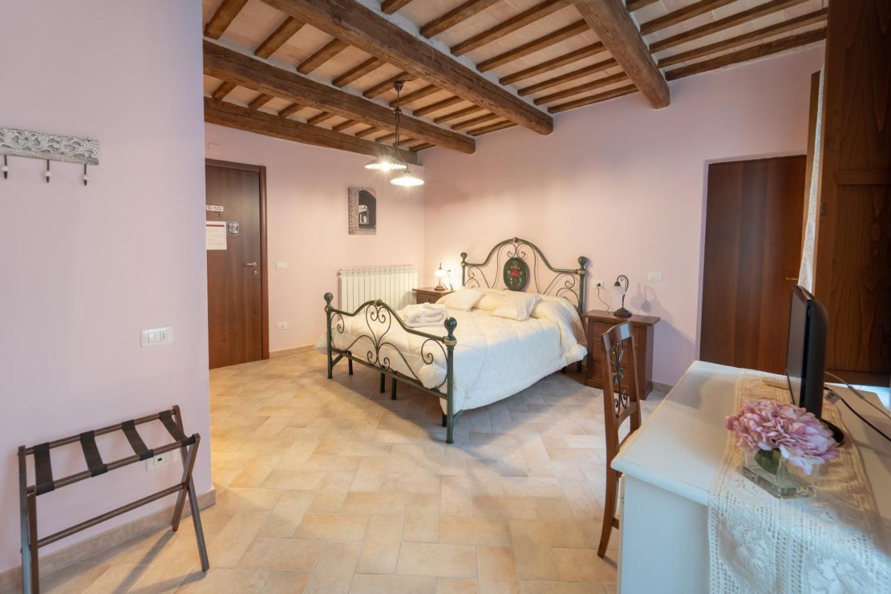 Albergo La Loggia Di San Martino Gualdo Tadino Eksteriør billede