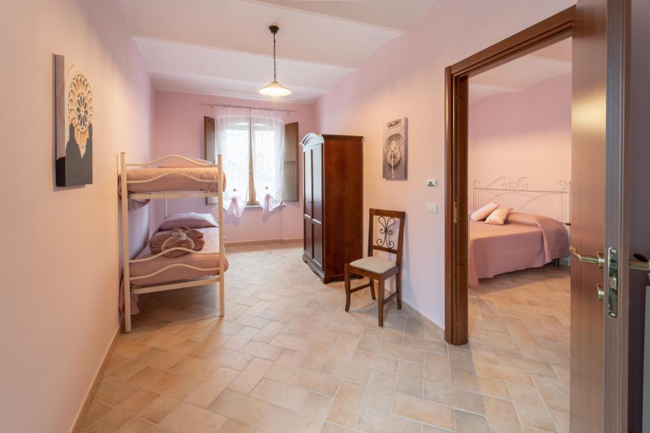 Albergo La Loggia Di San Martino Gualdo Tadino Eksteriør billede