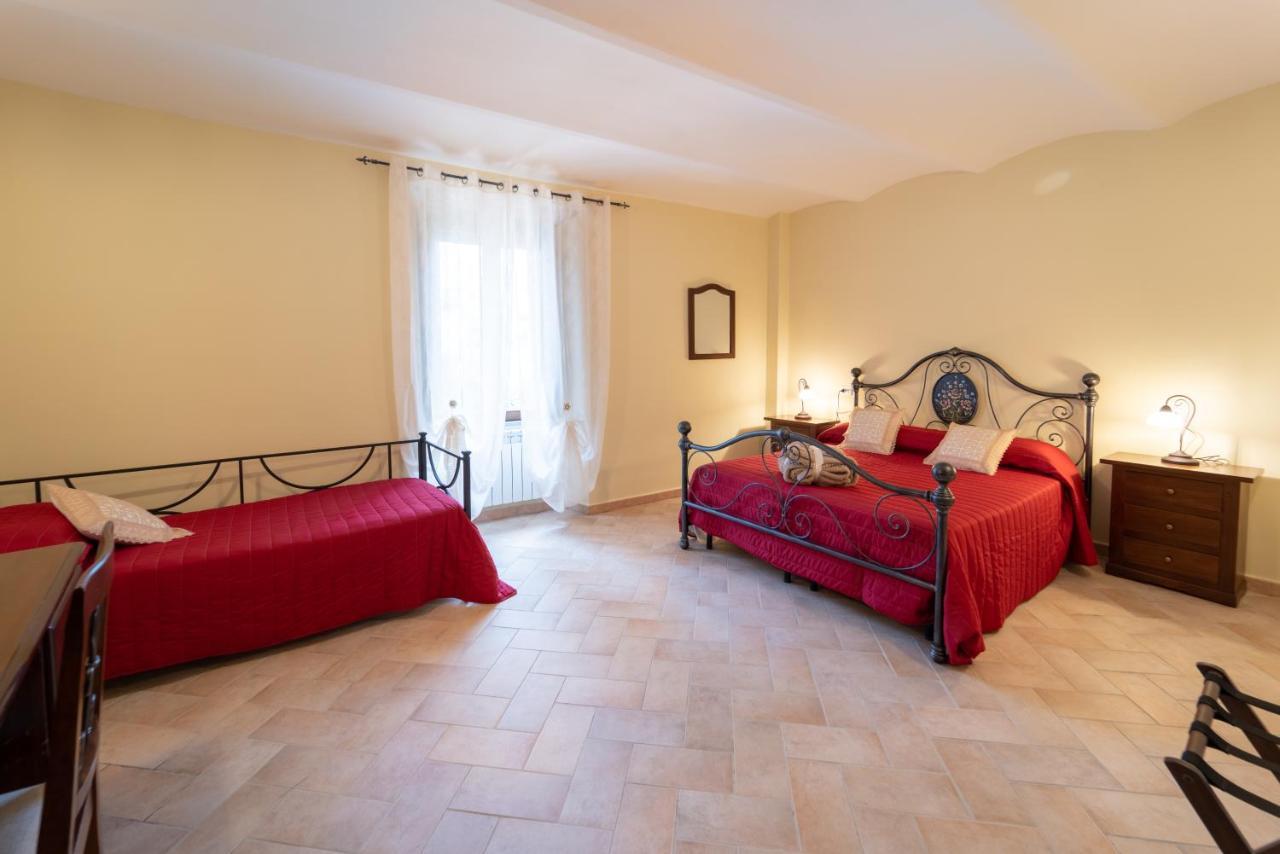 Albergo La Loggia Di San Martino Gualdo Tadino Eksteriør billede