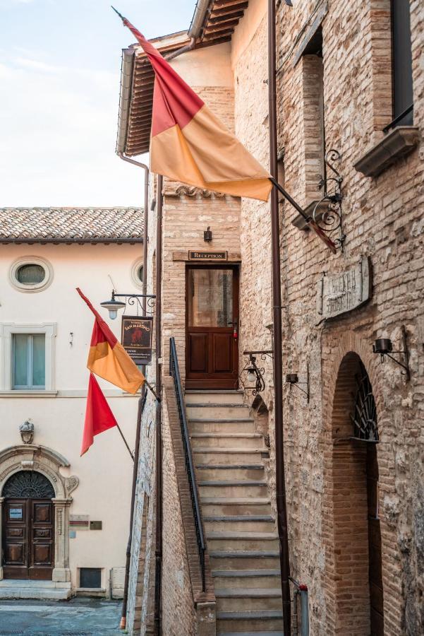 Albergo La Loggia Di San Martino Gualdo Tadino Eksteriør billede