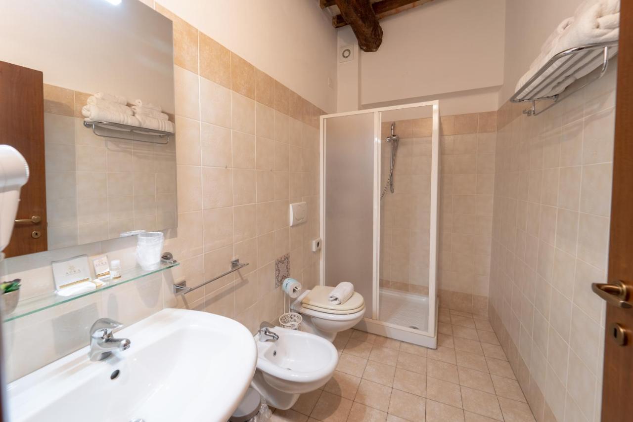 Albergo La Loggia Di San Martino Gualdo Tadino Eksteriør billede