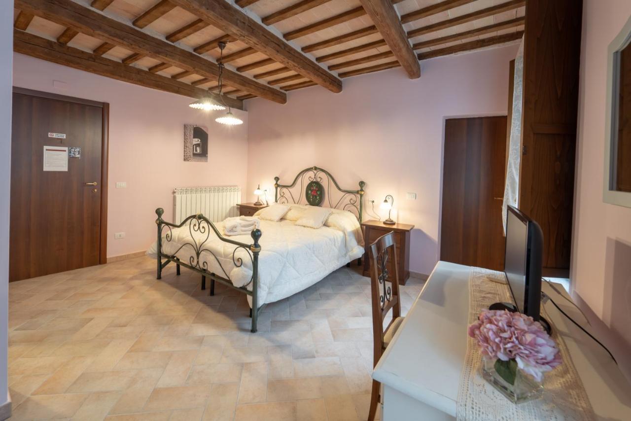 Albergo La Loggia Di San Martino Gualdo Tadino Eksteriør billede