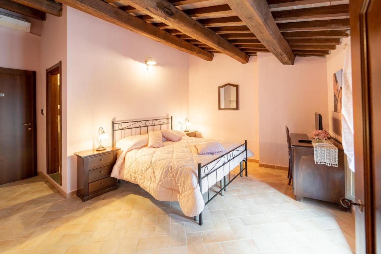 Albergo La Loggia Di San Martino Gualdo Tadino Eksteriør billede